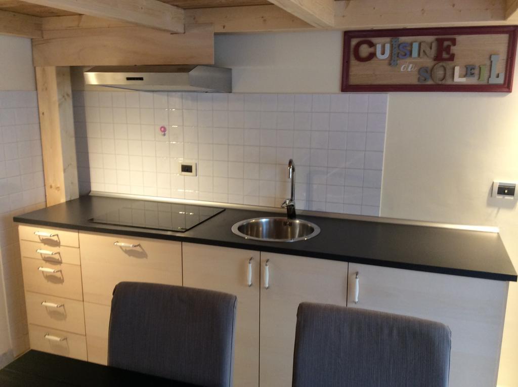Au Petit Bonheur Apartment Genoa Ruang foto