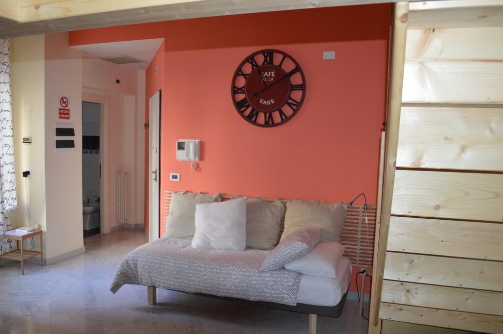 Au Petit Bonheur Apartment Genoa Bagian luar foto