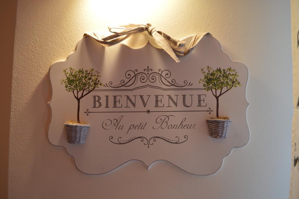 Au Petit Bonheur Apartment Genoa Bagian luar foto