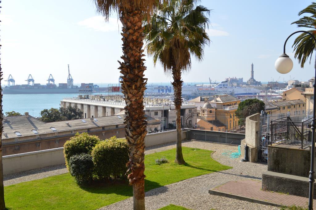 Au Petit Bonheur Apartment Genoa Bagian luar foto