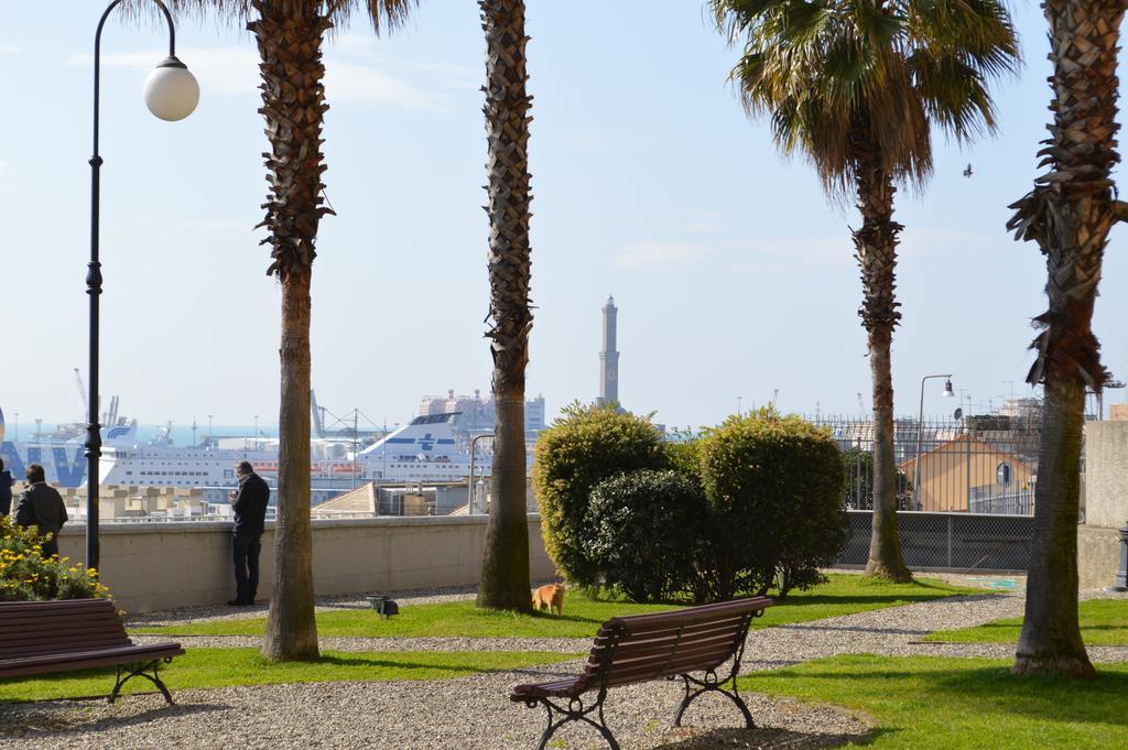 Au Petit Bonheur Apartment Genoa Bagian luar foto