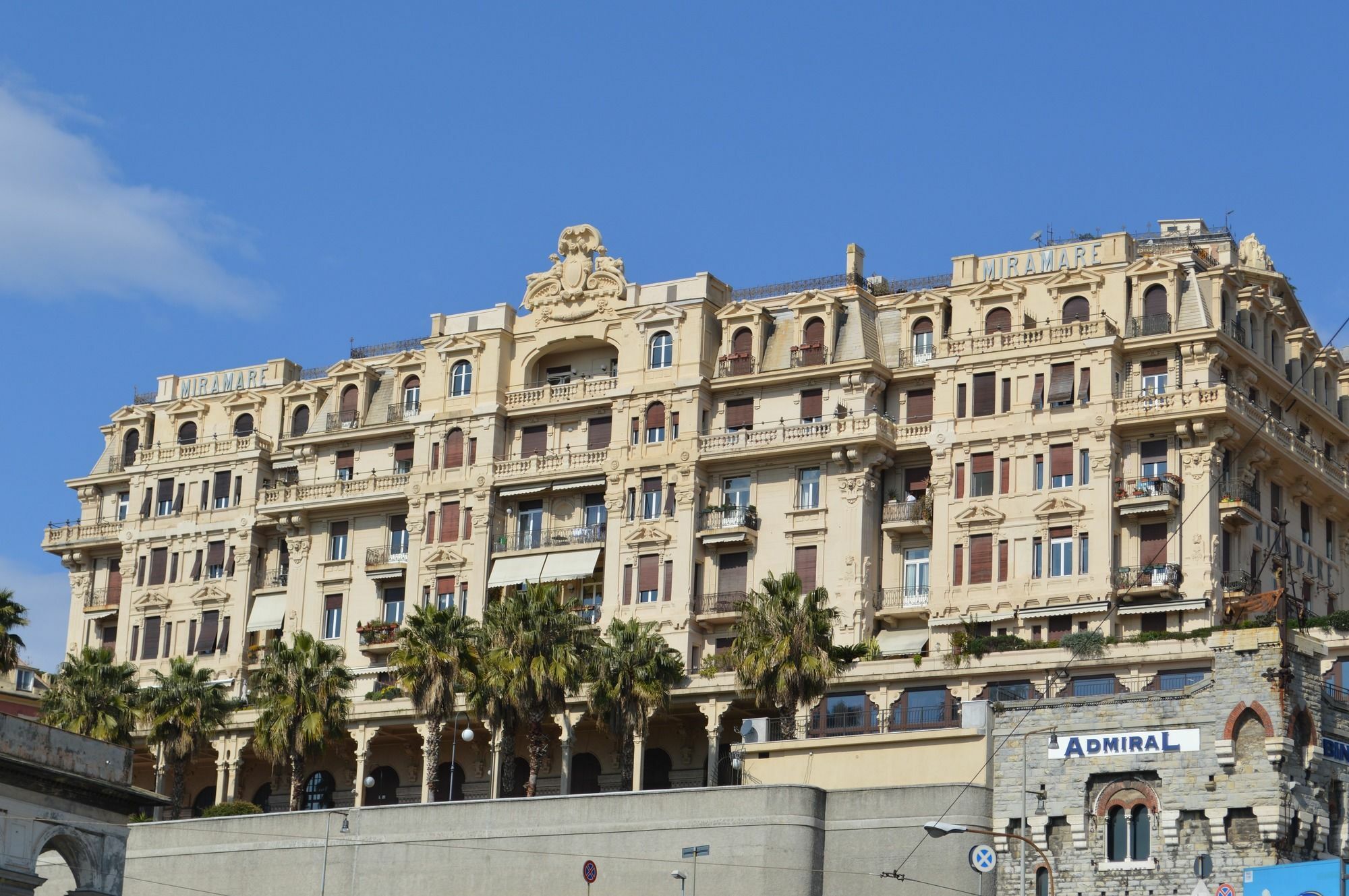 Au Petit Bonheur Apartment Genoa Bagian luar foto