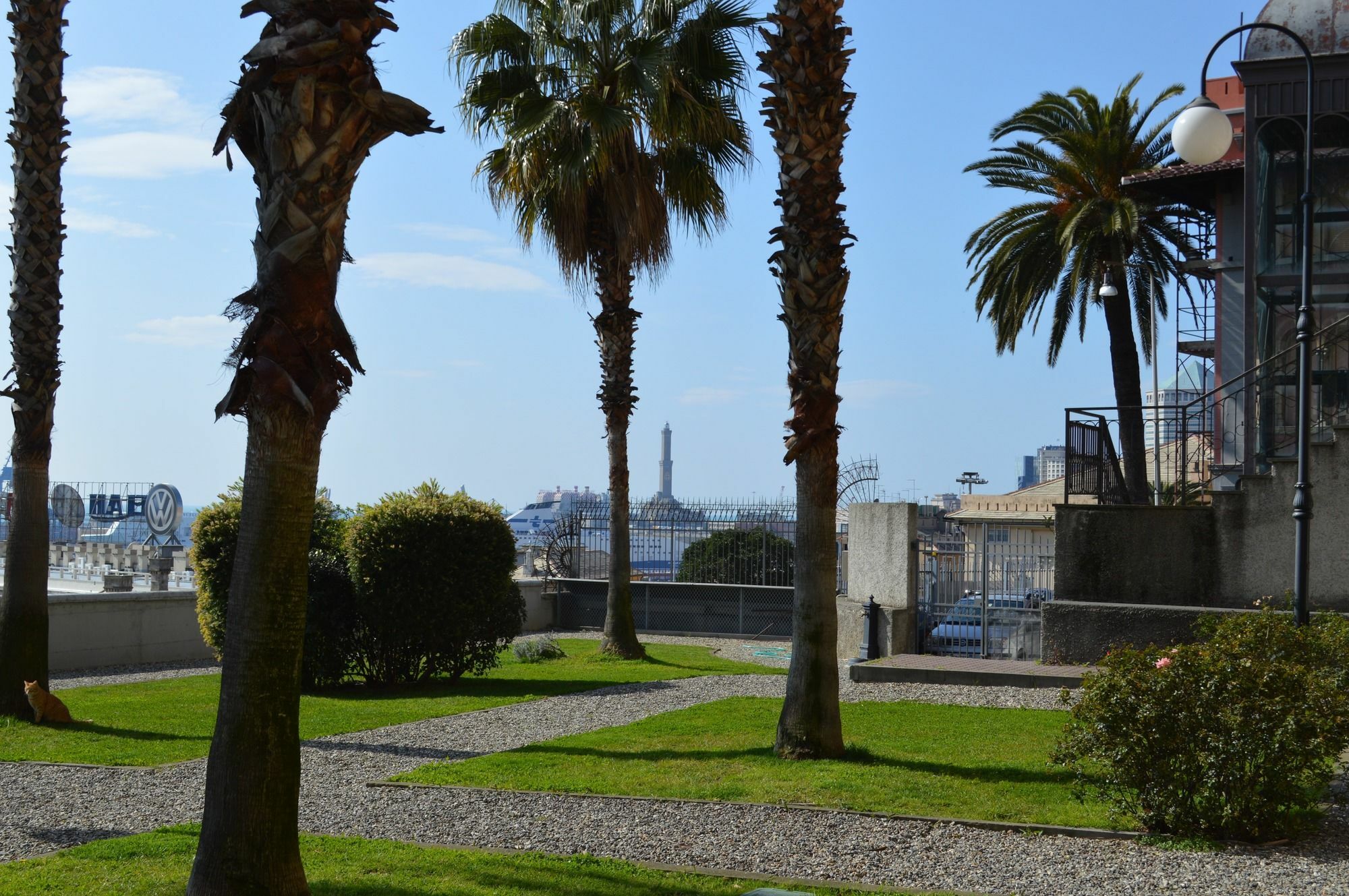 Au Petit Bonheur Apartment Genoa Bagian luar foto